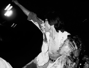 По разным подсчётам, на площади погибло от нескольких сотен до нескольких тысяч человек