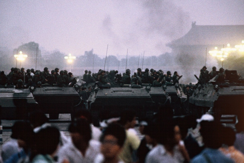 События на площади. Площадь Тяньаньмэнь июнь 1989. Площадь Тяньаньмэнь 1980. Восстание 1989 Тяньаньмэнь. Танки на площади Тяньаньмэнь 1989.