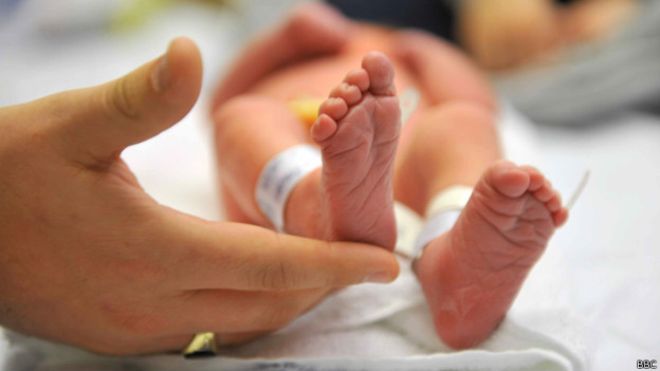 Британский парламент разрешил искусственное оплодотворение с ДНК трех родителей